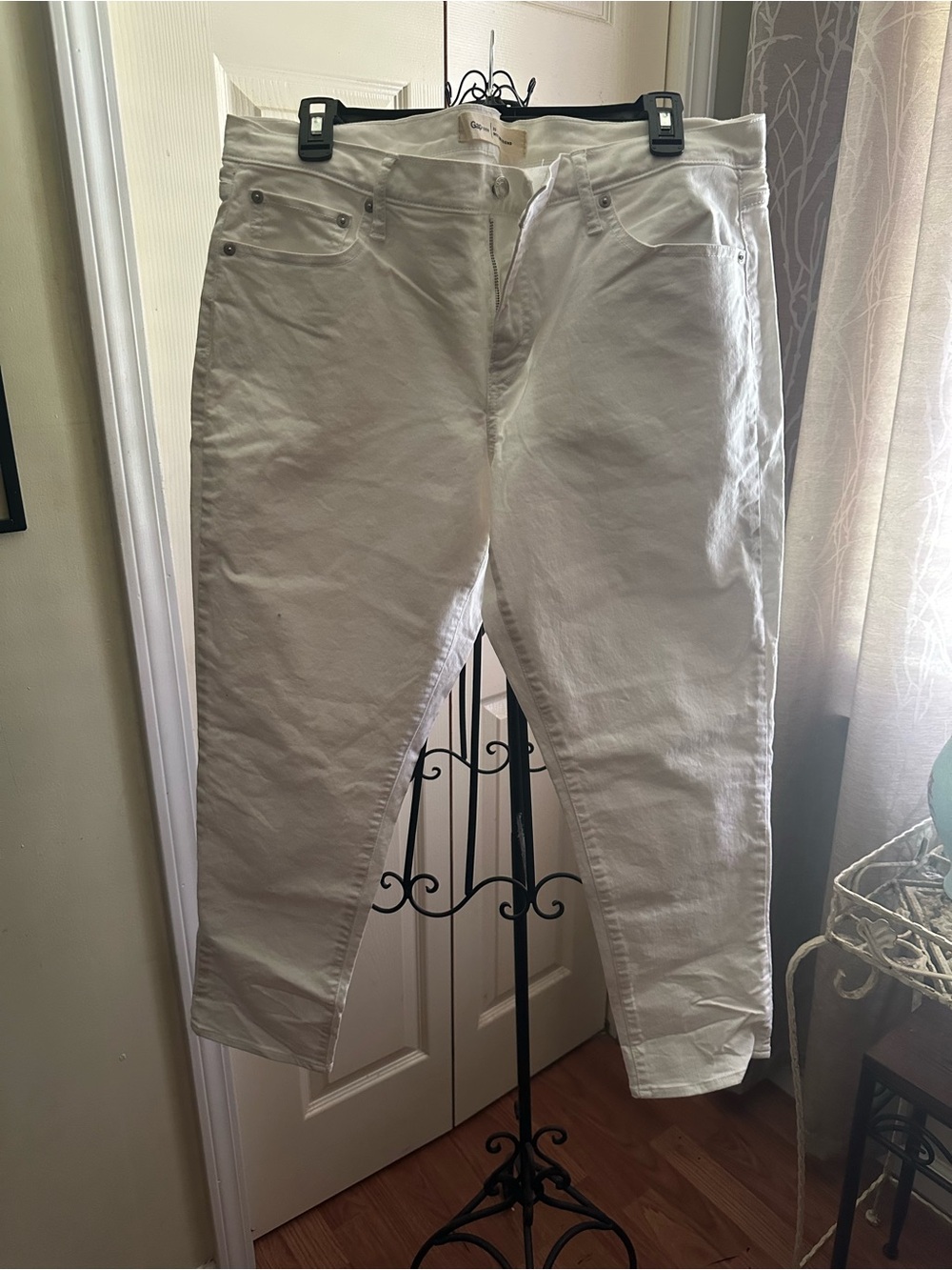 Gap 1969 Best Girlfriend Mid-Rise White Denim Jeans